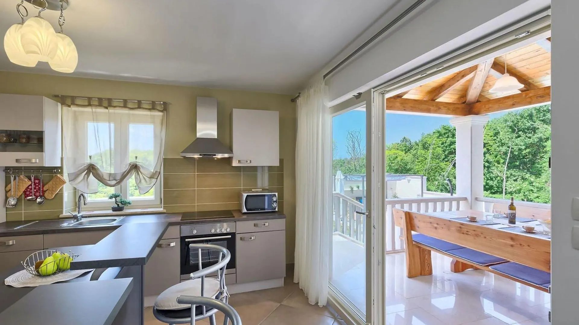 Сasa de vacaciones Villa Mit Eingezaeuntem Garten Und Panoramablick Tinjan Croacia