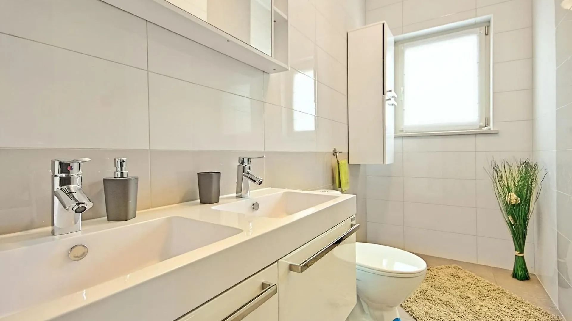 Villa Mit Eingezaeuntem Garten Und Panoramablick Tinjan Сasa de vacaciones