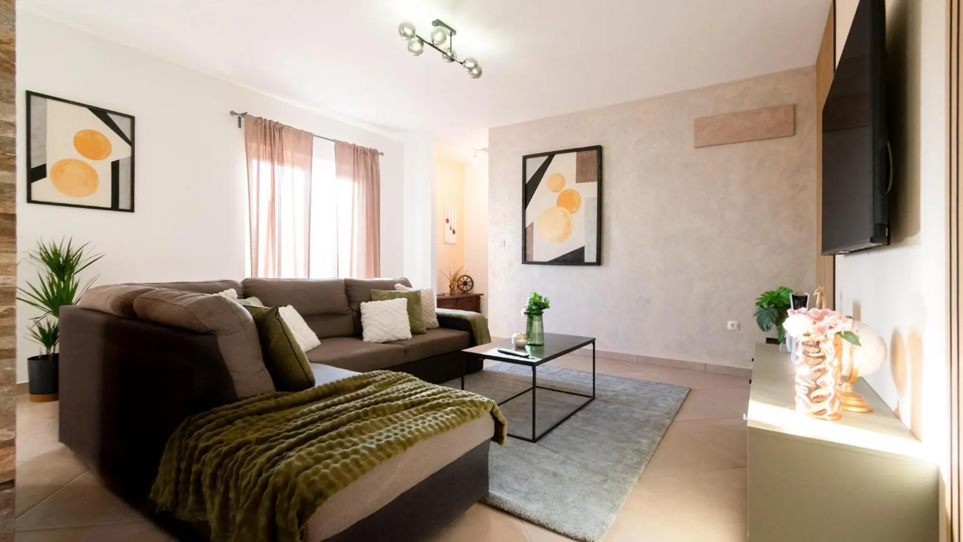 Villa Mit Eingezaeuntem Garten Und Panoramablick Tinjan Hırvatistan