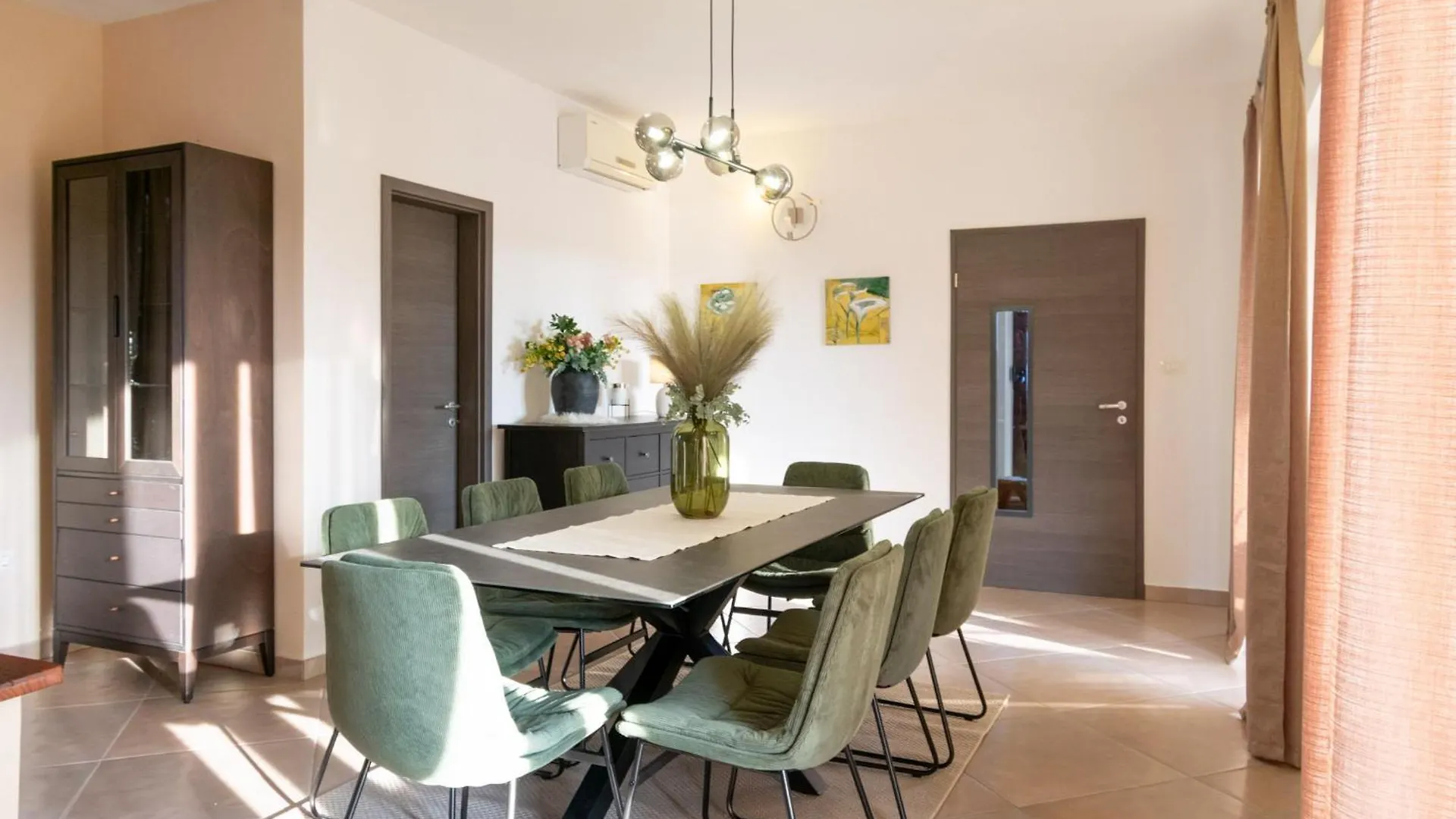 Tatil Evi Villa Mit Eingezaeuntem Garten Und Panoramablick Tinjan