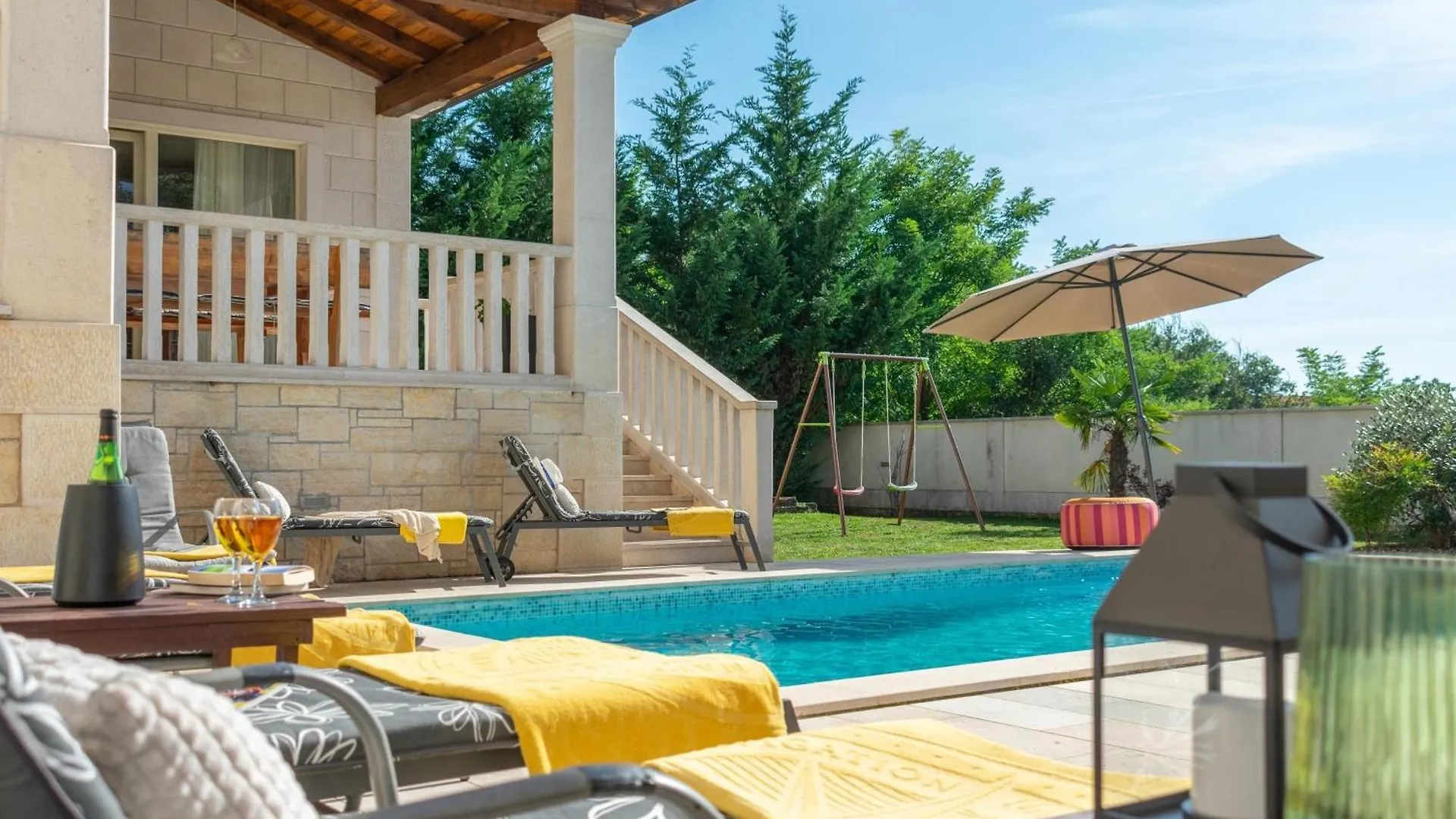Villa Mit Eingezaeuntem Garten Und Panoramablick Tinjan Hırvatistan